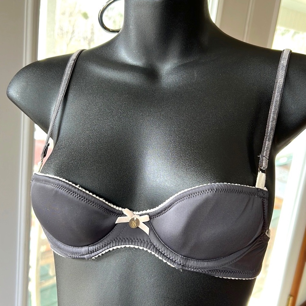 Victoria’s Secret Vintage Dead Stock Smooth Demi Balconette Bra NEW w/tags🌸❤️🌸